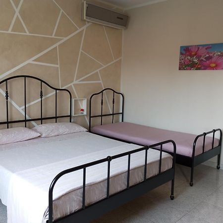 Casa Vacanze Il Fiore Di Loto Apartment Zibido San Giacomo Luaran gambar