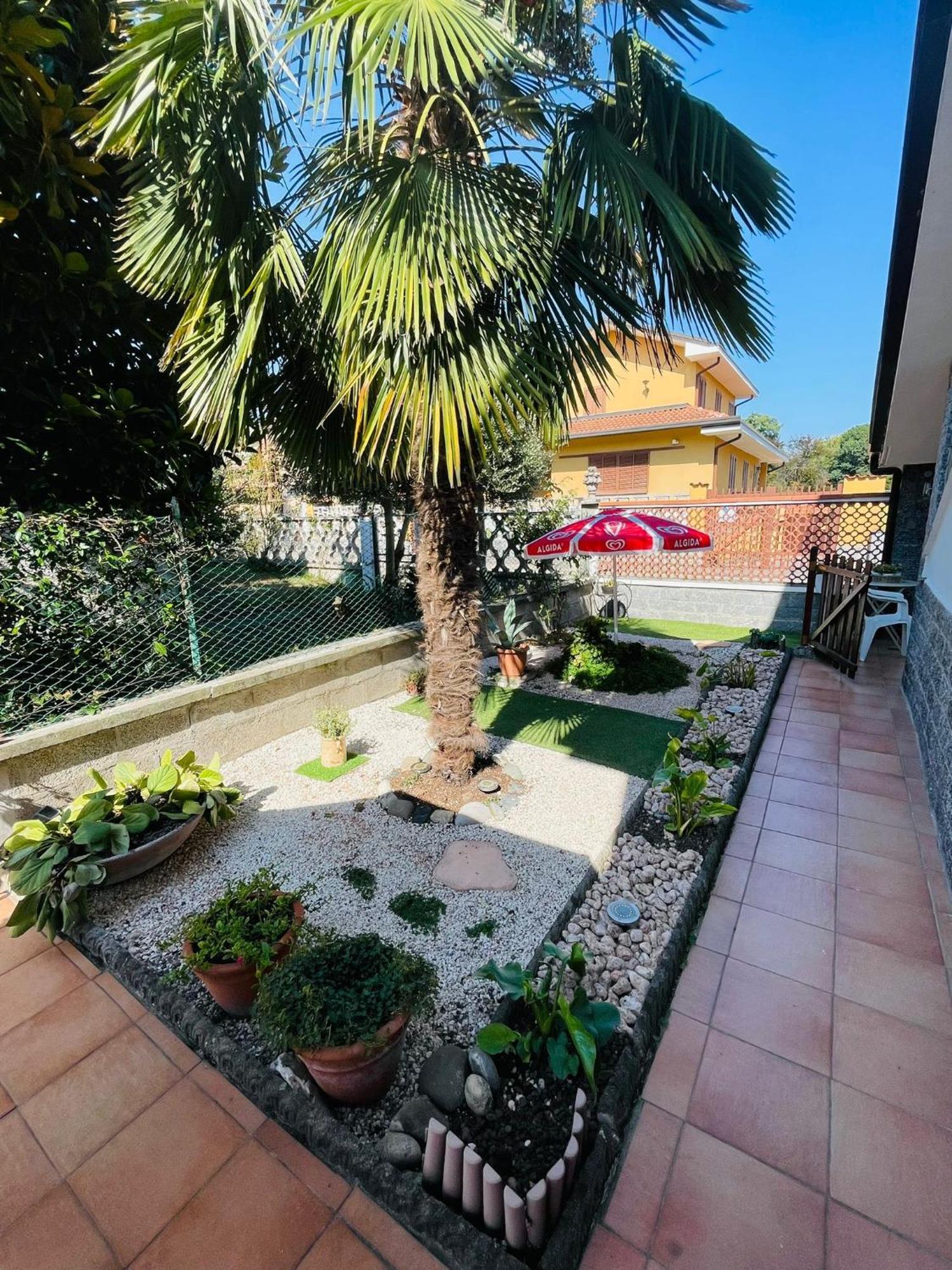 Casa Vacanze Il Fiore Di Loto Apartment Zibido San Giacomo Luaran gambar